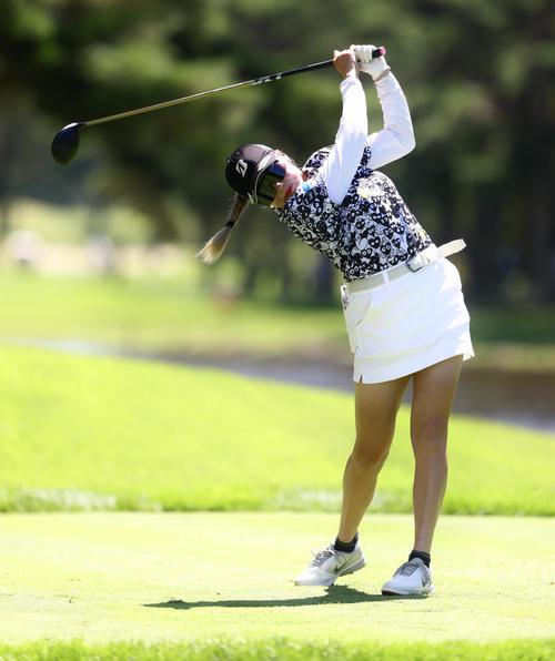 4番、ティーショットを放つ桑木（撮影・河田真司）