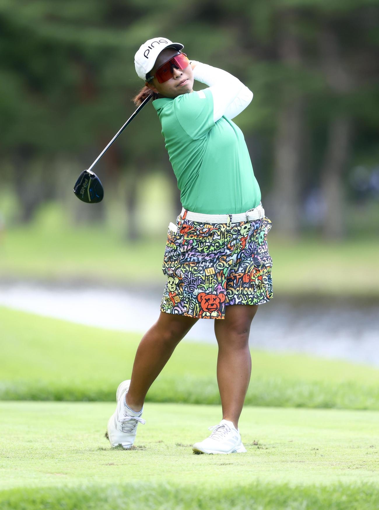 4番、ティーショットを放つ徳永（撮影・河田真司）