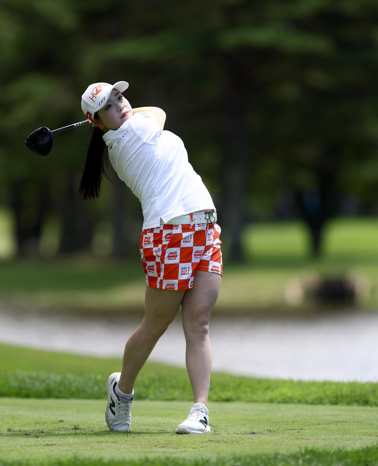 4番、ティーショットを放つ後藤（撮影・河田真司）