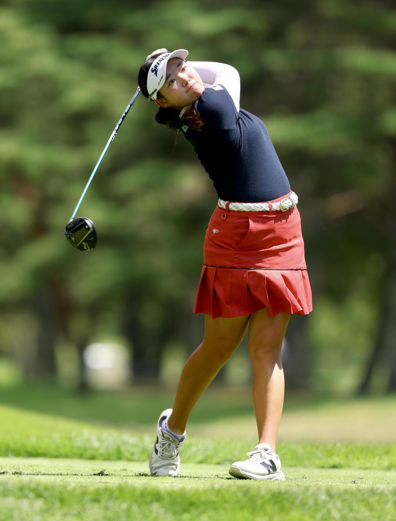 4番、ティーショットを放つ岩永（撮影・河田真司）