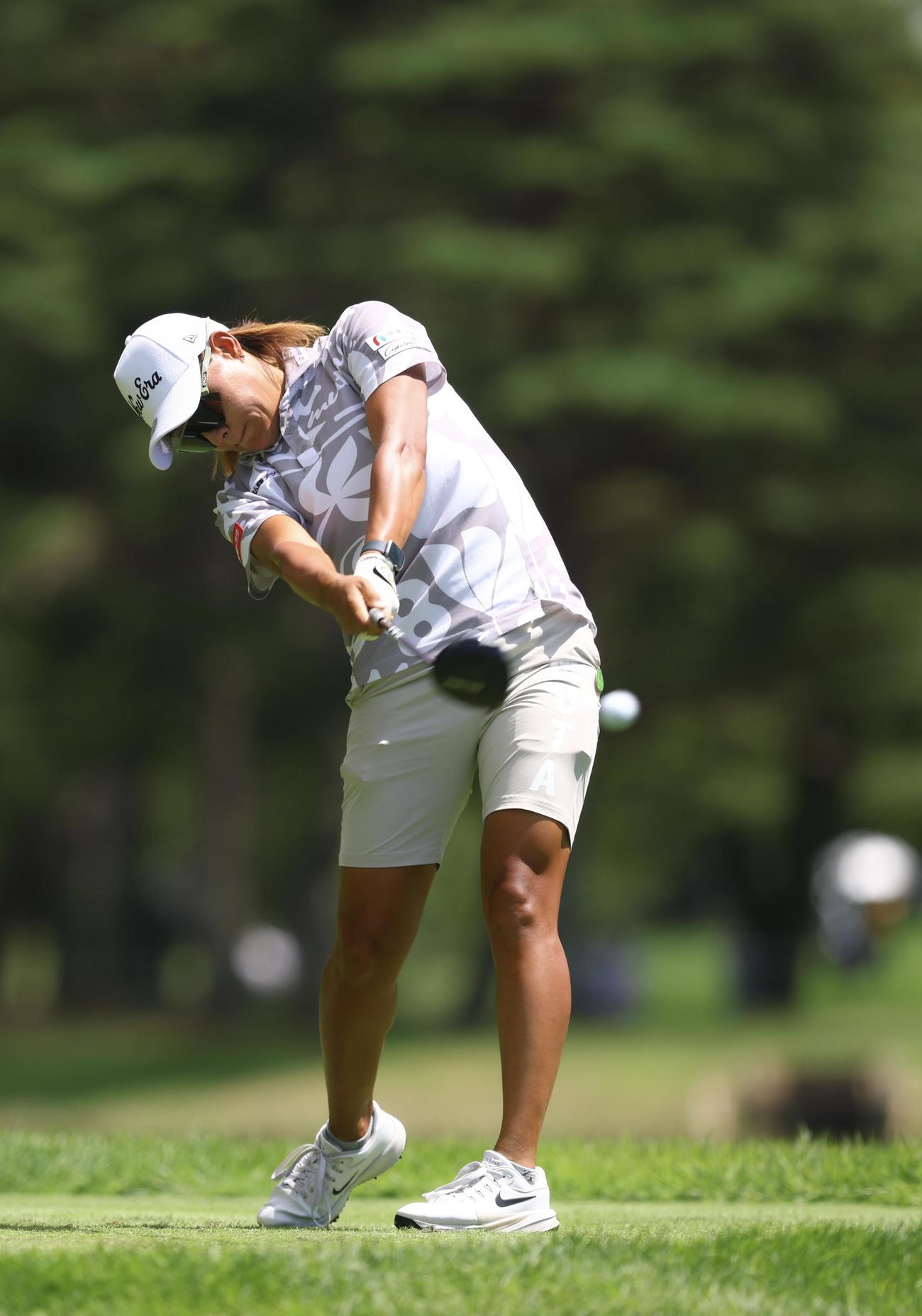 4番、ティーショットを放つ野沢（撮影・河田真司）