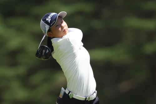 4番、ティーショットを放つ広吉（撮影・河田真司）