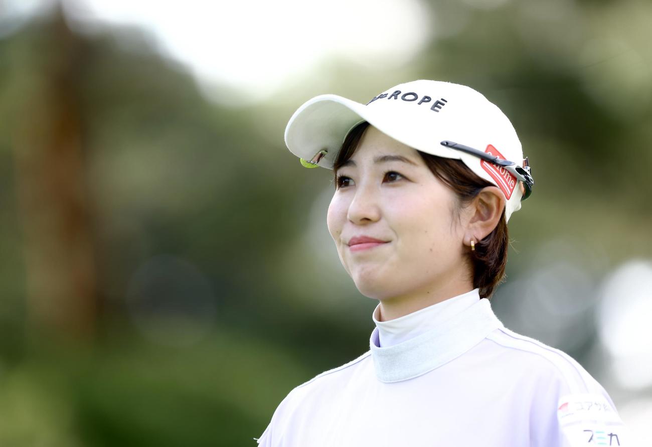 10番、ティーショットを放ち移動する蛭田（撮影・河田真司）