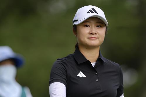 5番、ティーショットを放ち移動する森田（撮影・河田真司）