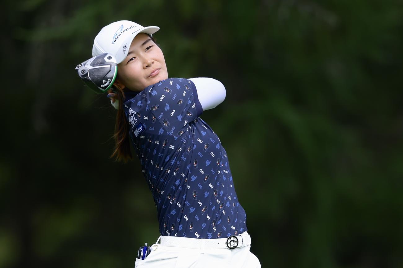 5番、ティーショットを放つ神谷（撮影・河田真司）