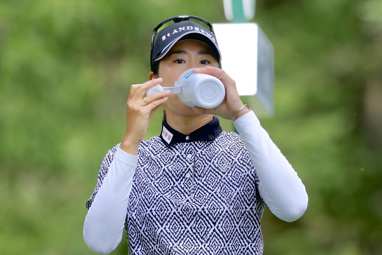 5番、水分補給する木戸（撮影・河田真司）