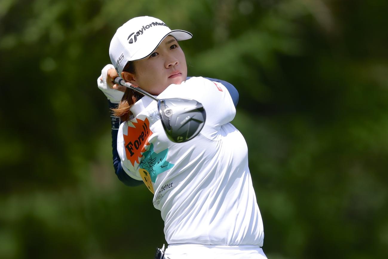 5番、ティーショットを放つ泉田（撮影・河田真司）