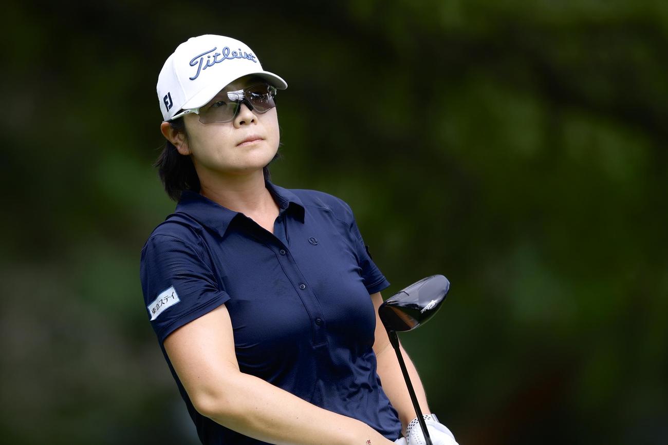 5番、ティーショットを放つイ・ミニョン（撮影・河田真司）