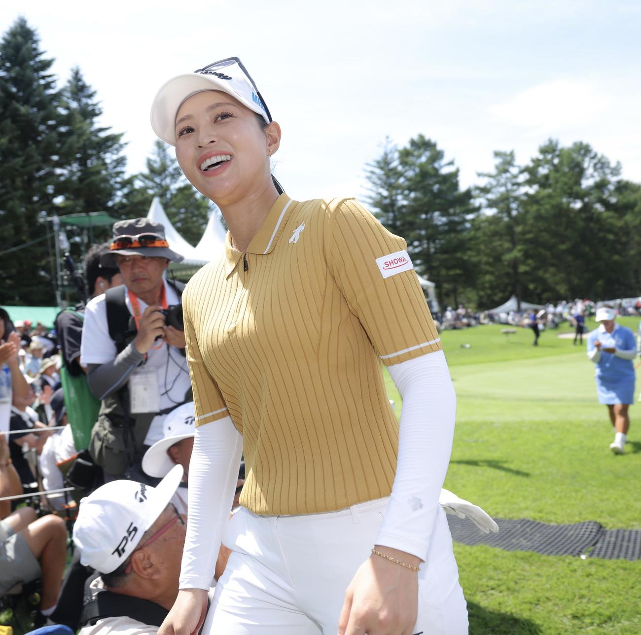 優勝を決め、笑顔でホールアウトする柏原（撮影・河田真司）