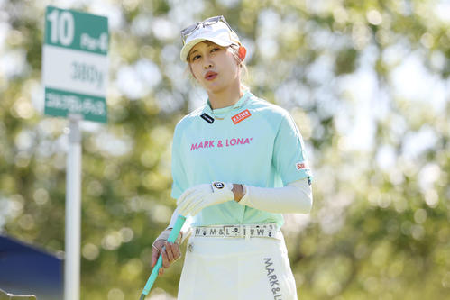 スタートに臨む金田久美子（撮影・宮地輝）