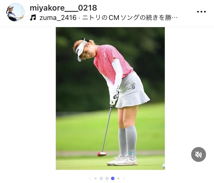 インスタグラムでプレー写真を公開した女子プロゴルファー都玲華（画像はスクリーンショット）