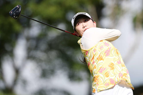 2番、ティーショットを放つ内田ことこ（撮影・宮地輝）