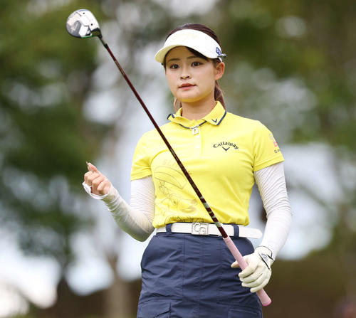 2番、ティーショットを放った政田夢乃（撮影・宮地輝）