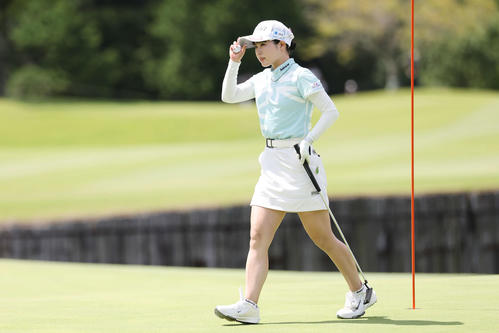 9番、パーパットを沈めた尾関彩美悠（撮影・宮地輝）