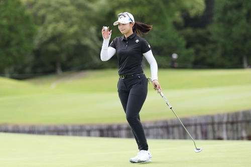 9番、パーパットを沈めた柏原明日架（撮影・宮地輝）