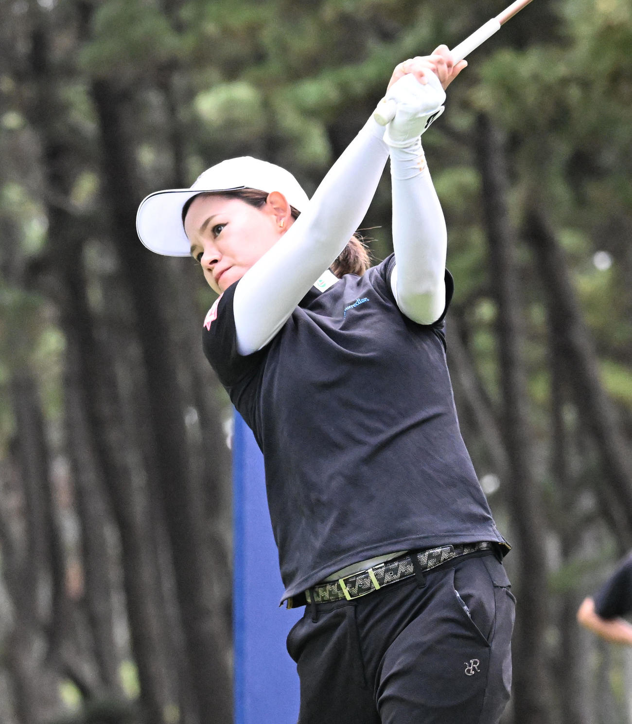 ソニー日本女子プロゴルフ選手権大会第1日、9番でティーショットを放つ森井あやめ（撮影・千葉一成）