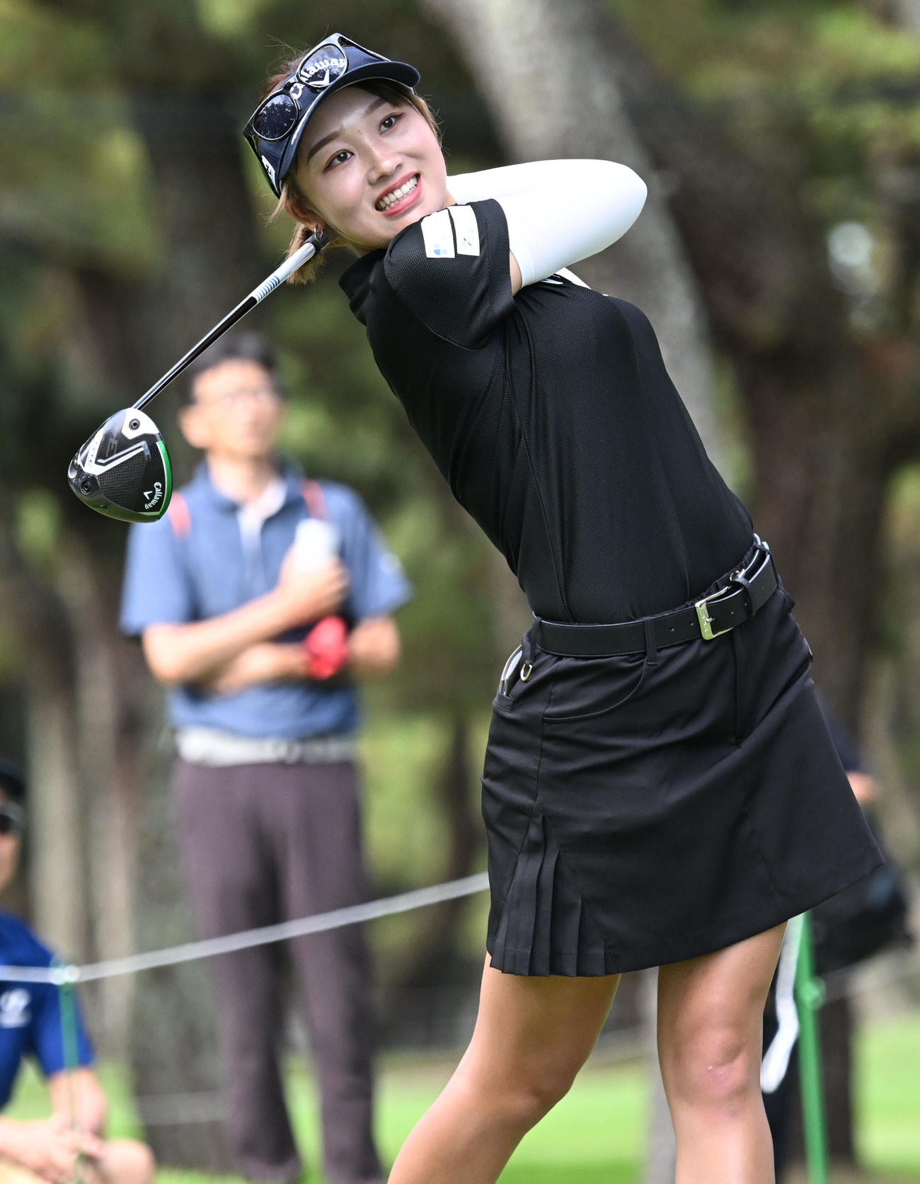 ソニー日本女子プロゴルフ選手権大会第1日、9番でティーショットを放つ手束雅（撮影・千葉一成）