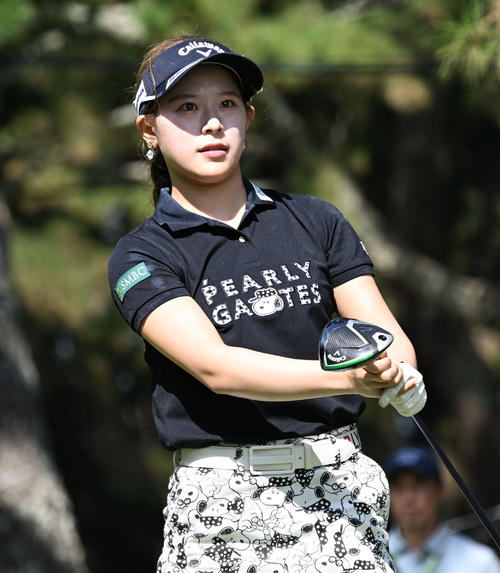 ソニー日本女子プロゴルフ選手権大会第1日、9番でティーショットを放つ吉田鈴（撮影・千葉一成）