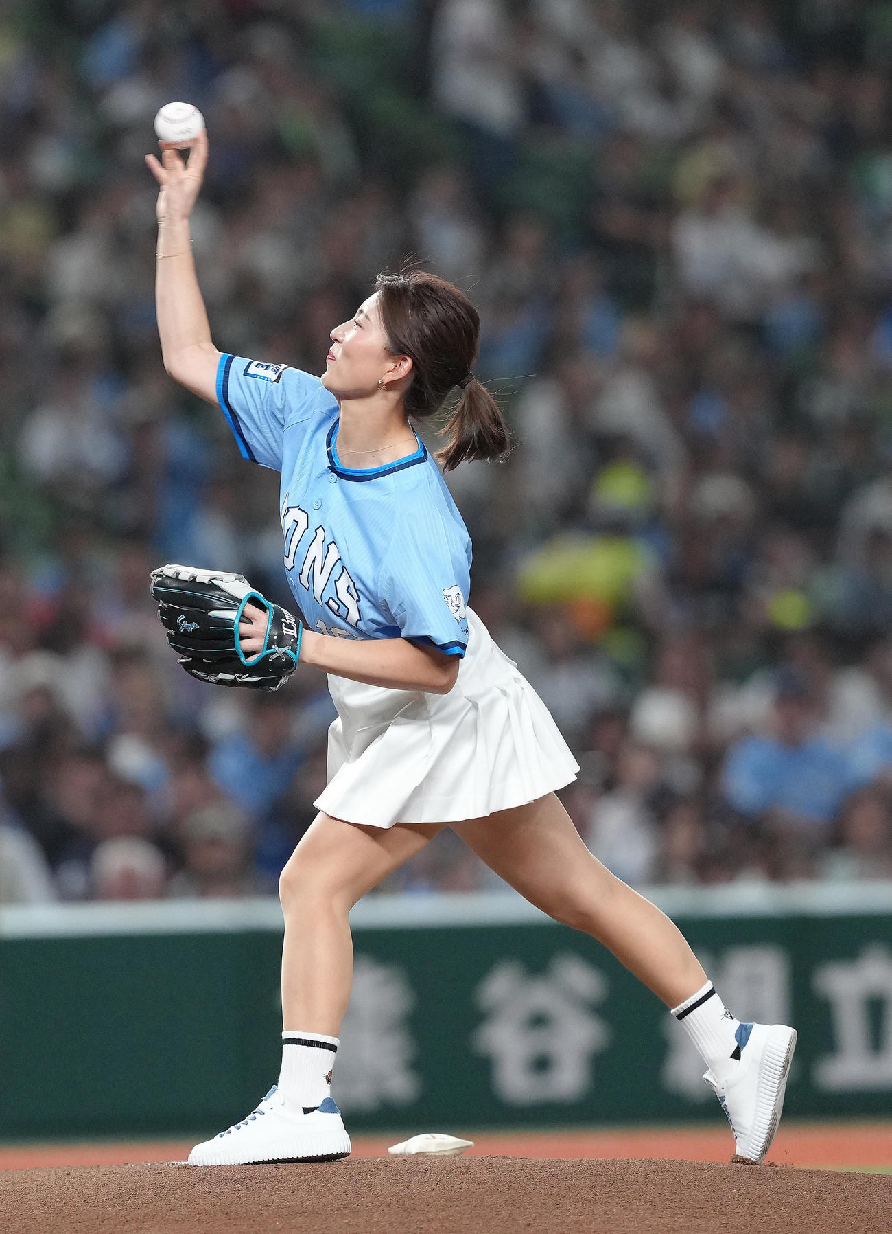 始球式を務めた女子ゴルフの植手（2025年8月13日撮影）