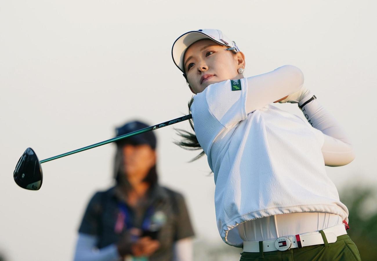 第1ラウンド、2アンダーで45位の吉田優利＝TPCリバースベンド（共同）
