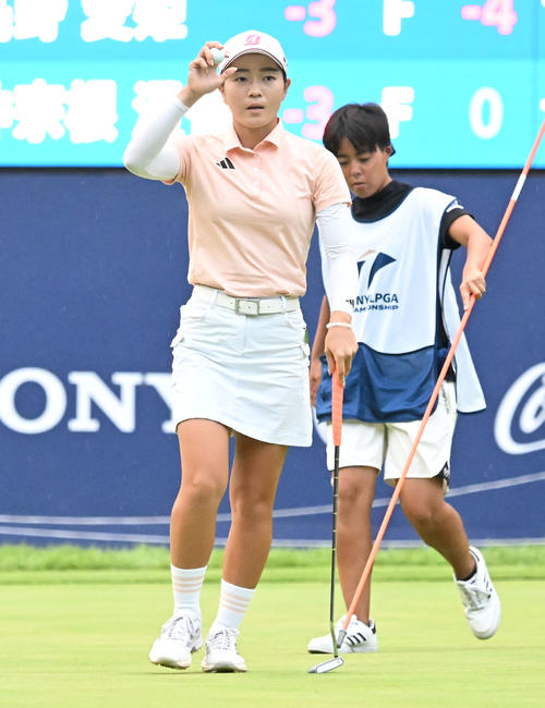ソニー日本女子プロゴルフ選手権大会第2日、通算10アンダーで単独首位でホールアウトした佐藤心結（撮影・千葉一成）