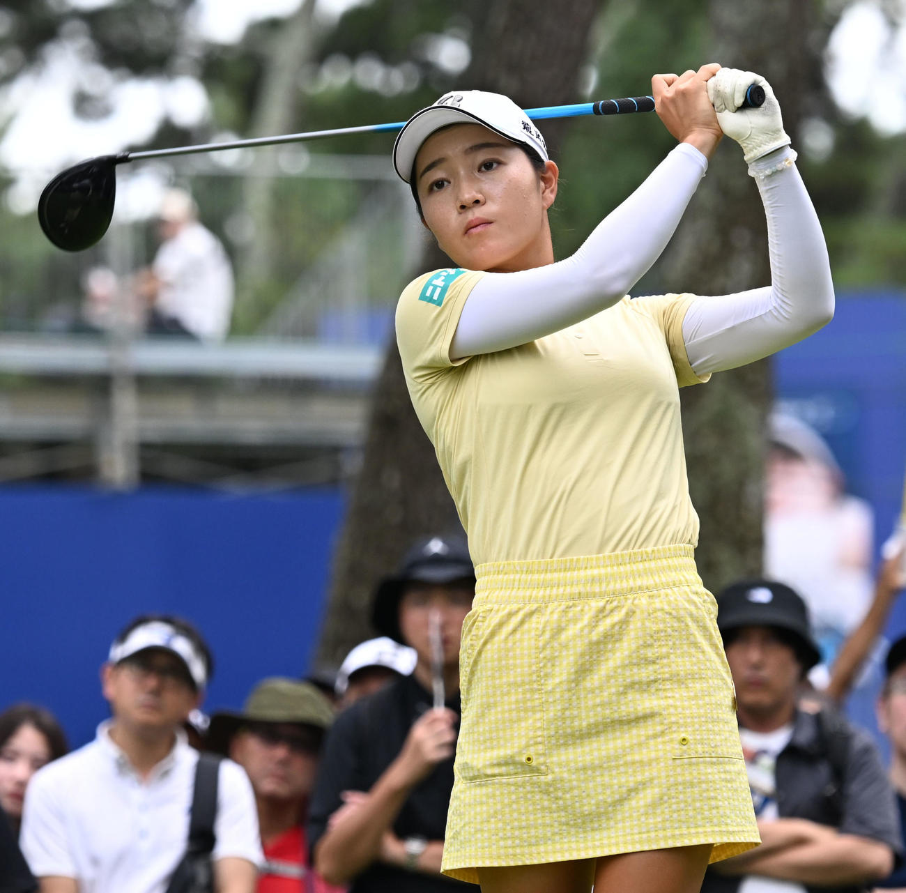 7番でティーショットを放つ佐藤心結