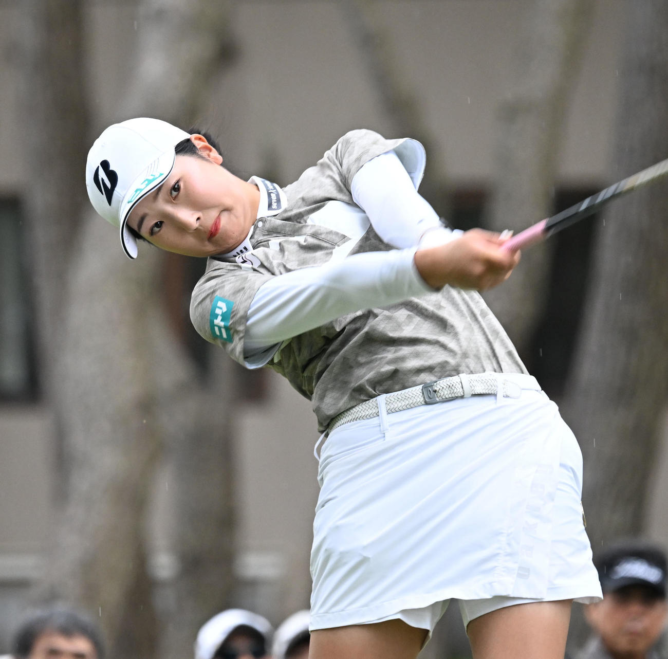 ソニー日本女子プロゴルフ選手権大会　最終日、10番でティーショットを放つ福田萌維（撮影・千葉一成）