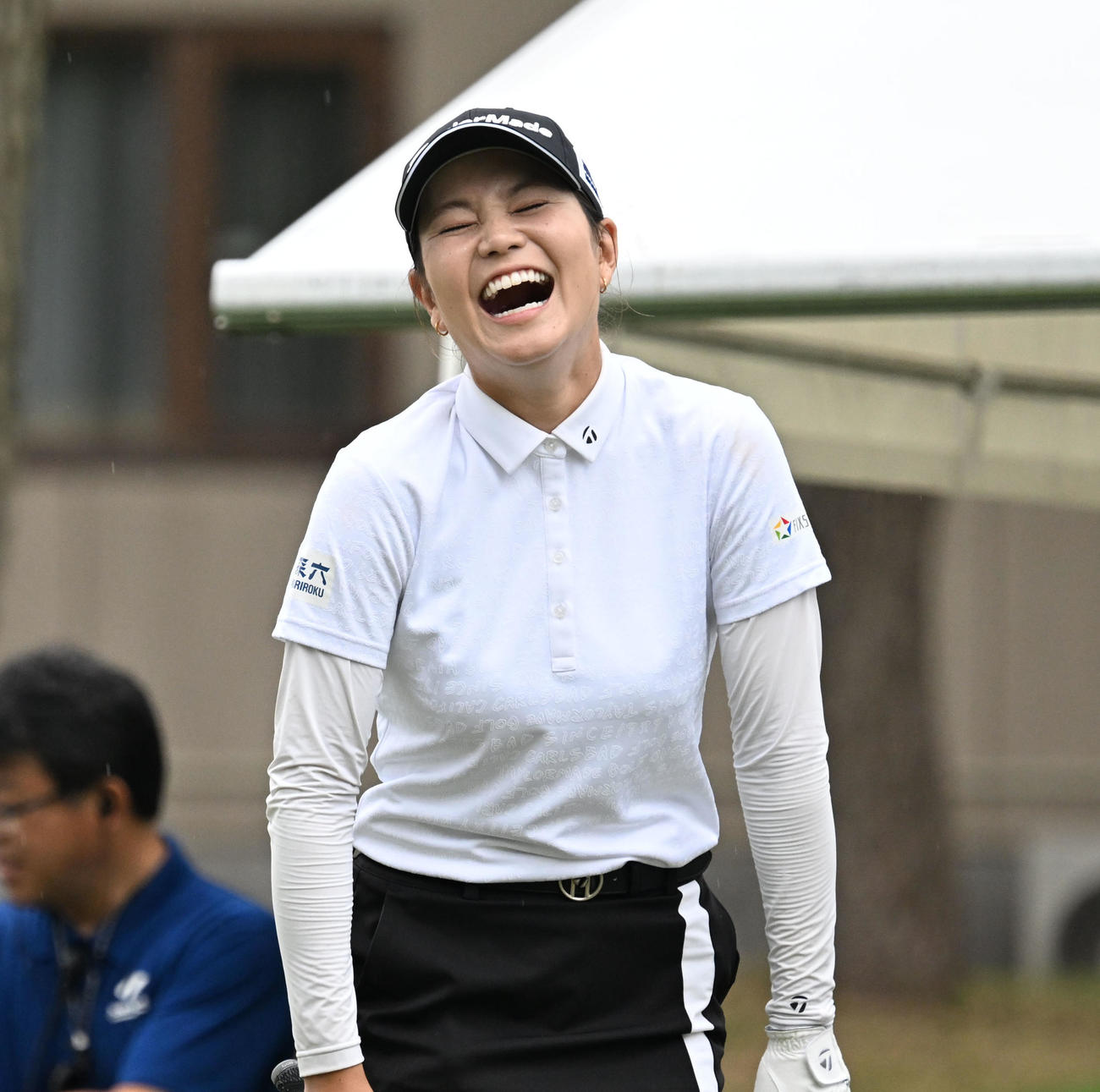 ソニー日本女子プロゴルフ選手権大会　最終日、10番でティーショットを前にリラックスした表情の山路晶（撮影・千葉一成）