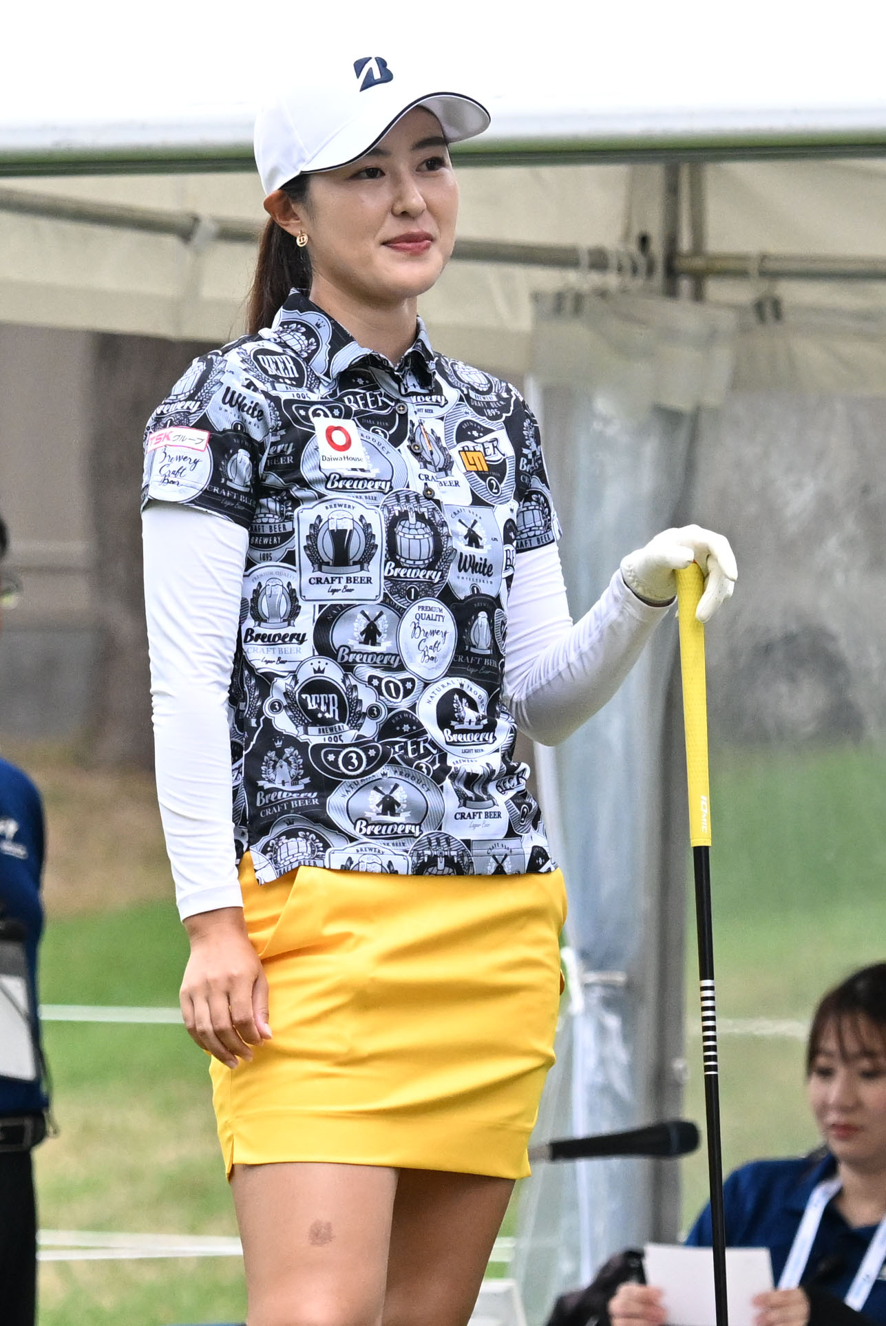 ソニー日本女子プロゴルフ選手権大会　最終日、10番でティーショットに臨む浜崎未来（撮影・千葉一成）
