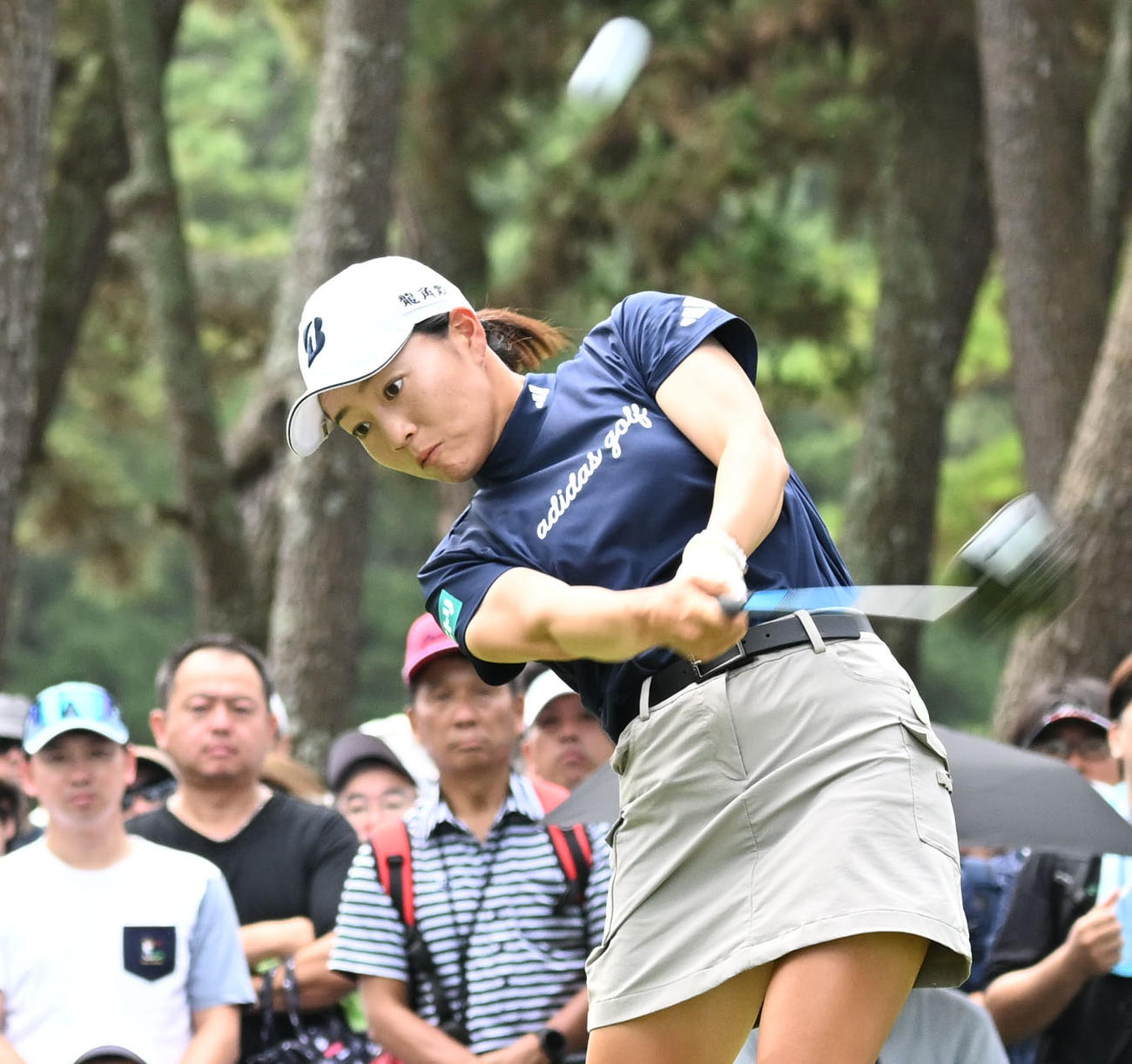 ソニー日本女子プロゴルフ選手権大会　最終日、7番でティーショットを放つ佐藤心結（撮影・千葉一成）