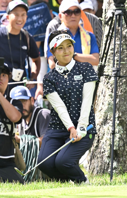 ソニー日本女子プロゴルフ選手権大会　最終日、6番でバーディを決める青木瀬令奈（撮影・千葉一成）