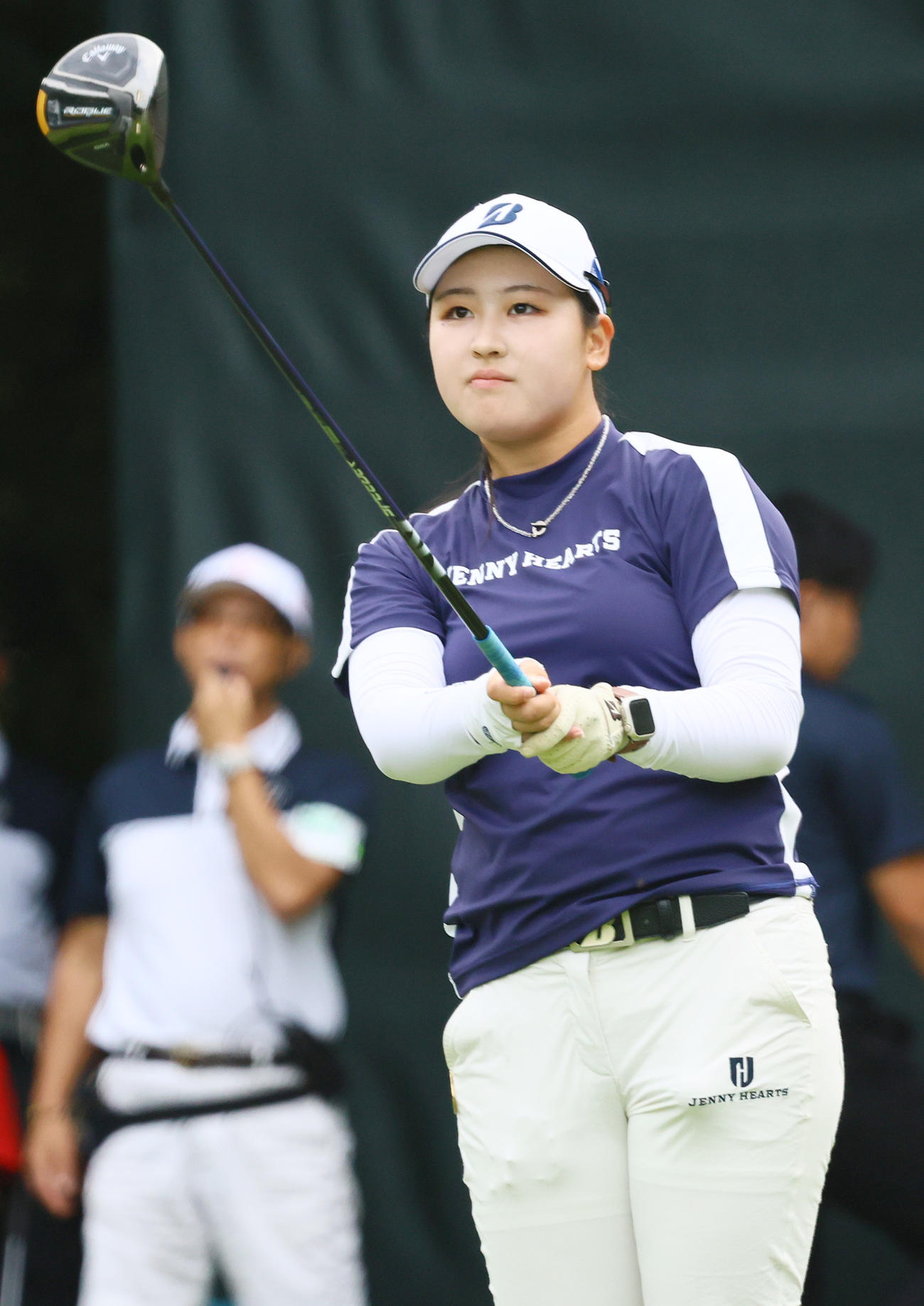 1番、ティーショットを放つ福田（撮影・上山淳一）