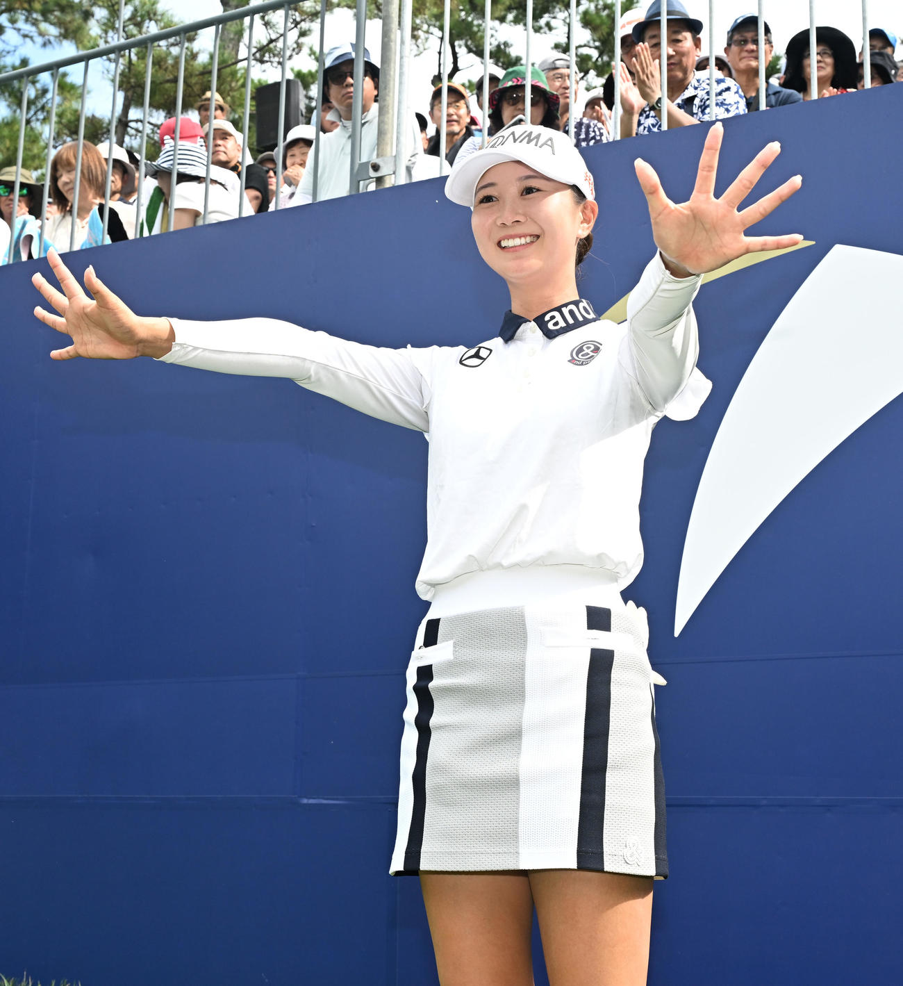 プレーオフ制してメジャー初優勝を決め、喜ぶ金沢志奈（撮影・千葉一成）