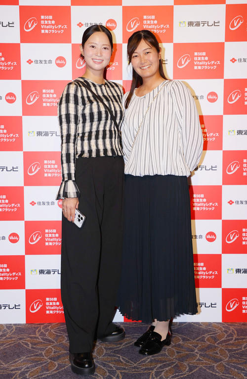 ドレスアップ姿を披露する柏原と神谷そ（撮影・上山淳一）