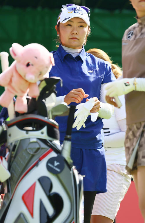 1番、順番を待つ藤田さいき（撮影・上山淳一）