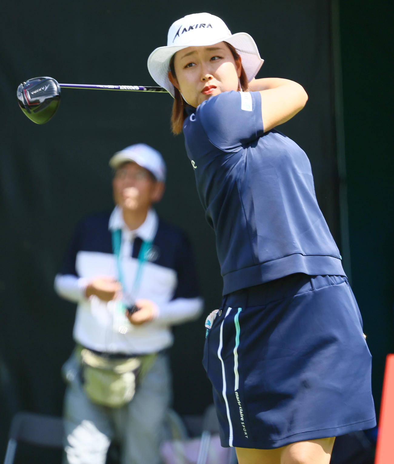 1番、ティーショットを放つ小滝（撮影・上山淳一）