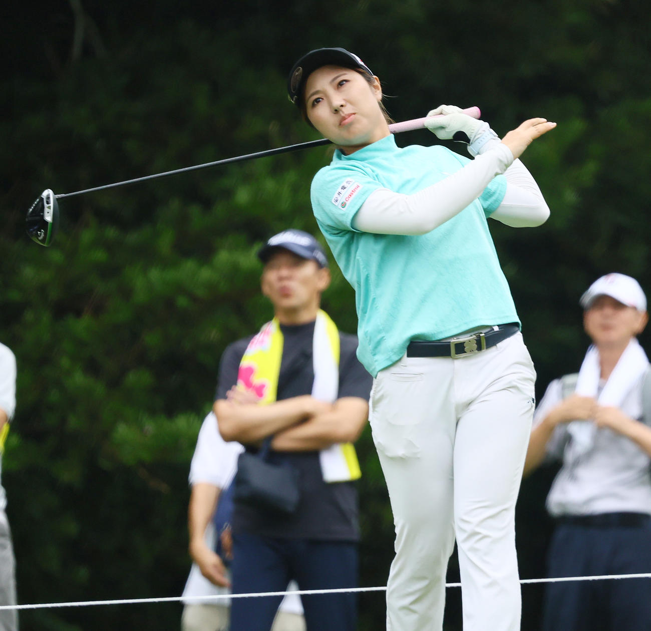 3番、ティーショットを放つ小野（撮影・上山淳一）