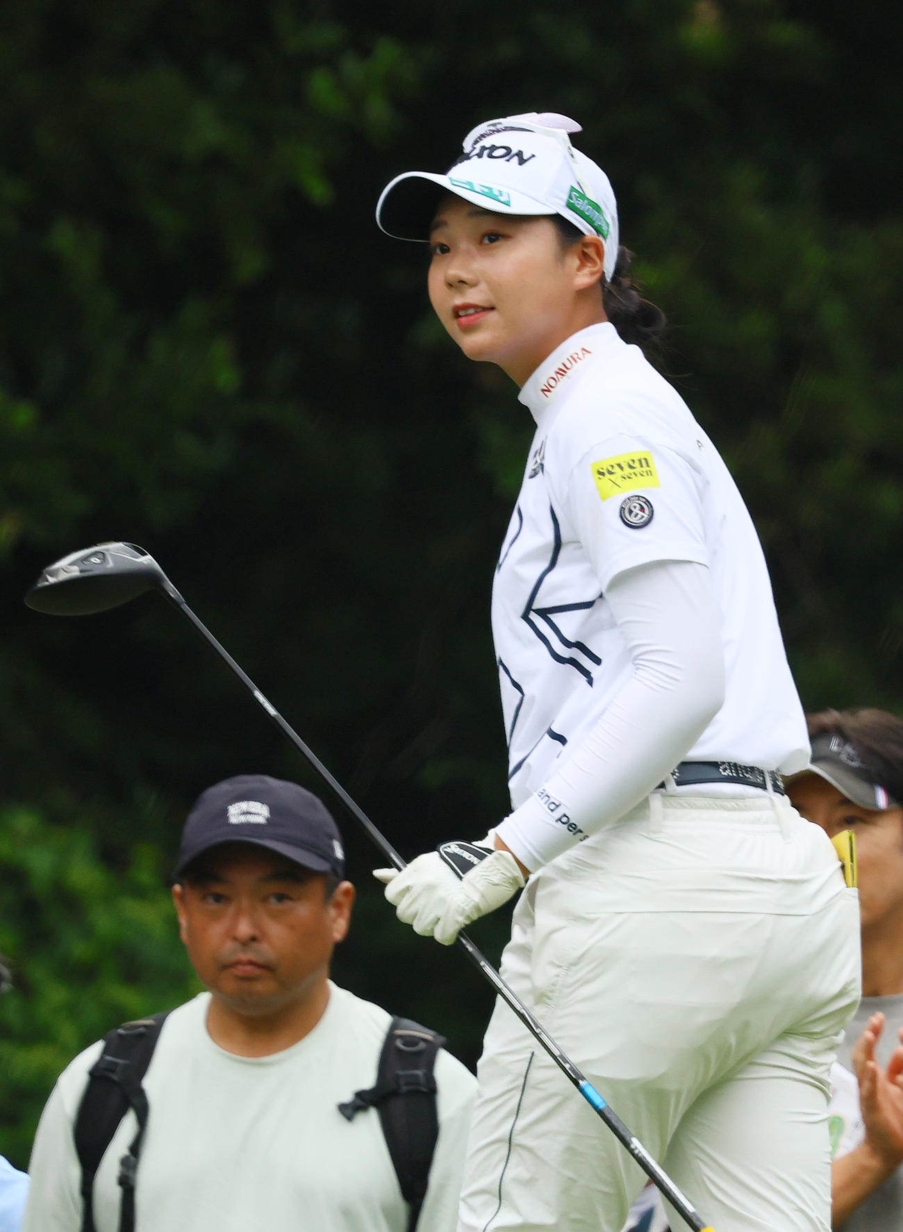 3番、ティーショットを放つ菅（撮影・上山淳一）