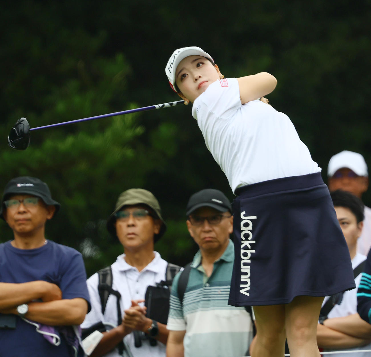 3番、ティーショットを放つ後藤未（撮影・上山淳一）