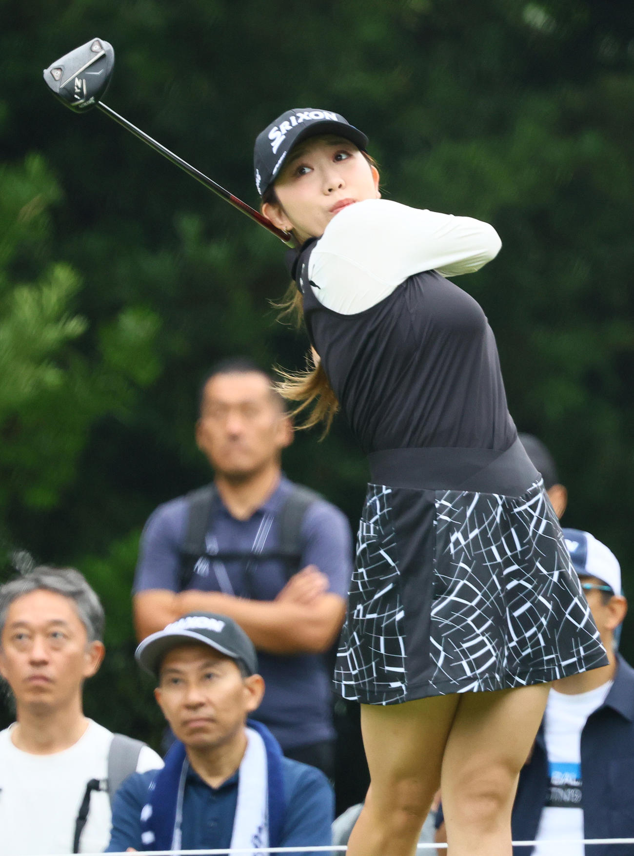3番、ティーショットを放つ内田（撮影・上山淳一）