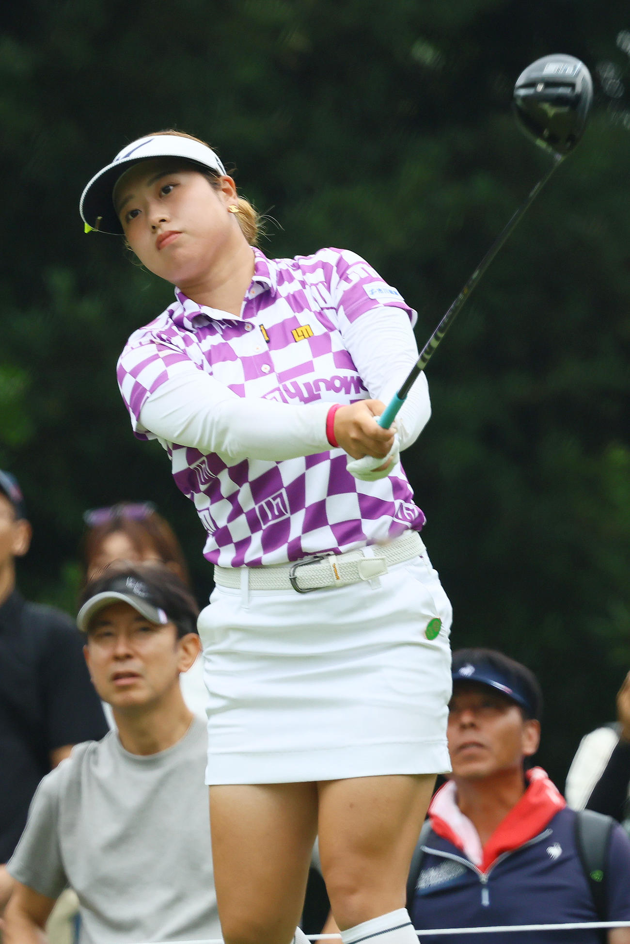 3番、ティーショットを放つ仲村（撮影・上山淳一）
