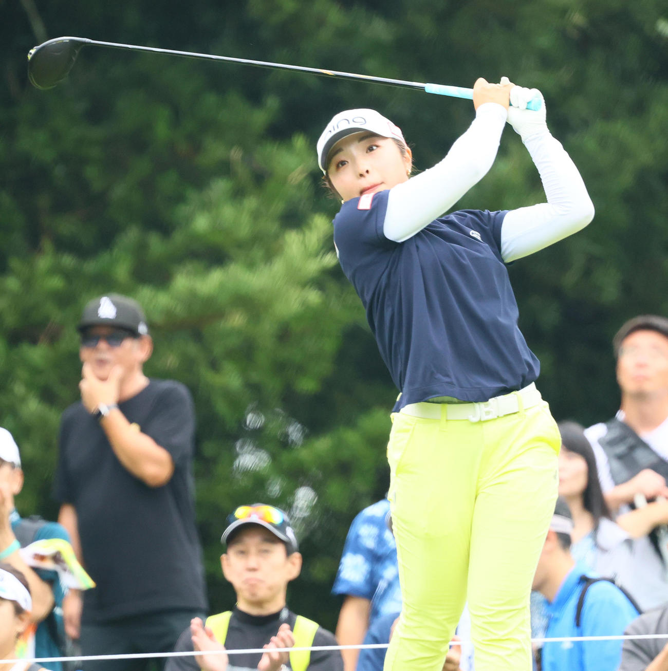 3番、ティーショットを放つ佐久間（撮影・上山淳一）