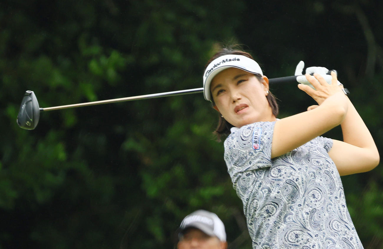 3番、ティーショットを放つ全美貞（撮影・上山淳一）