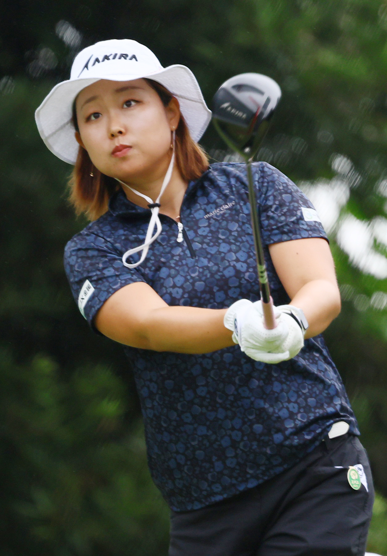 3番、ティーショットを放つ小滝（撮影・上山淳一）