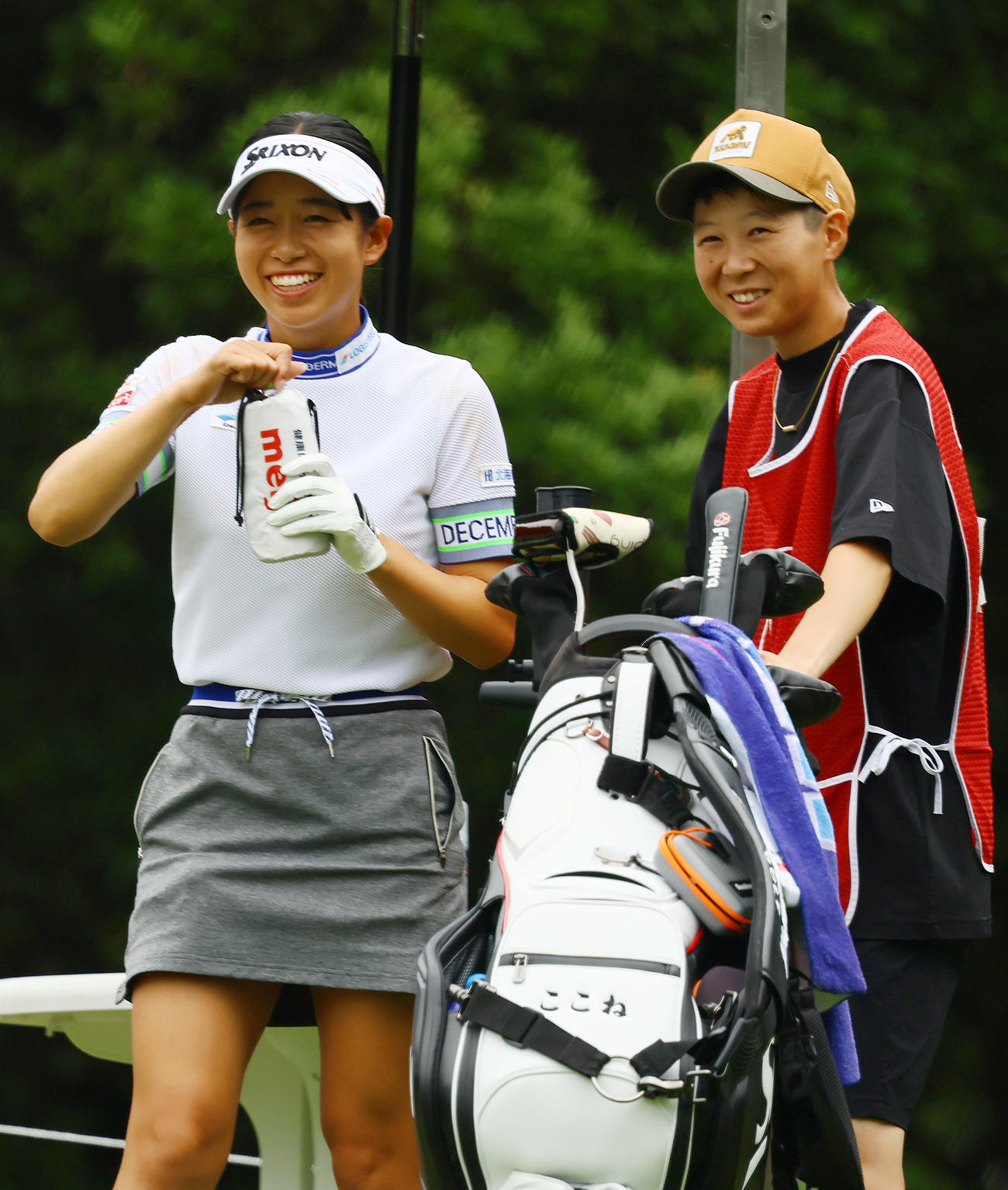 3番、リラックスした表情を見せる吉本こ（左）（撮影・上山淳一）