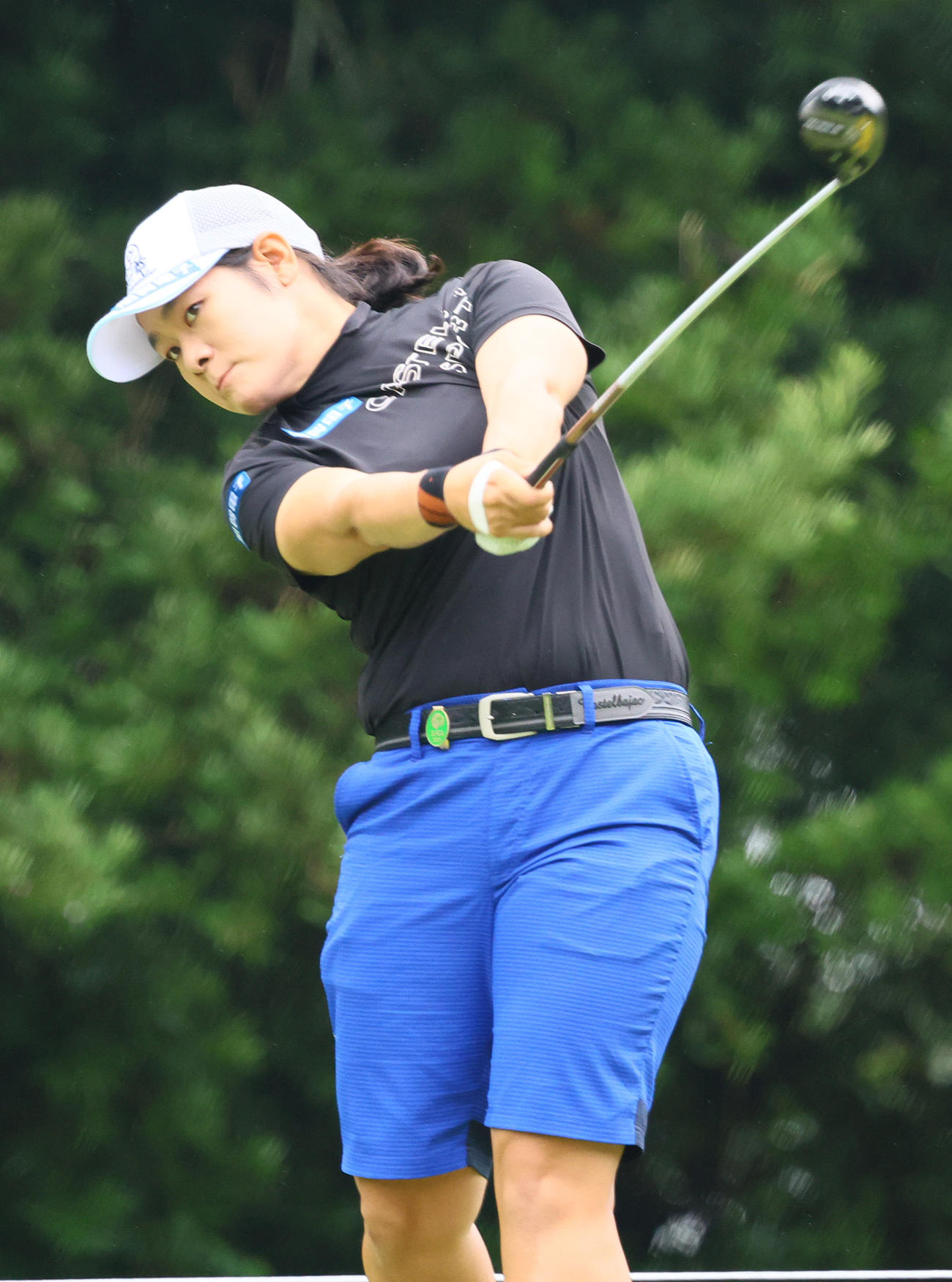 3番、ティーショットを放つ川岸（撮影・上山淳一）