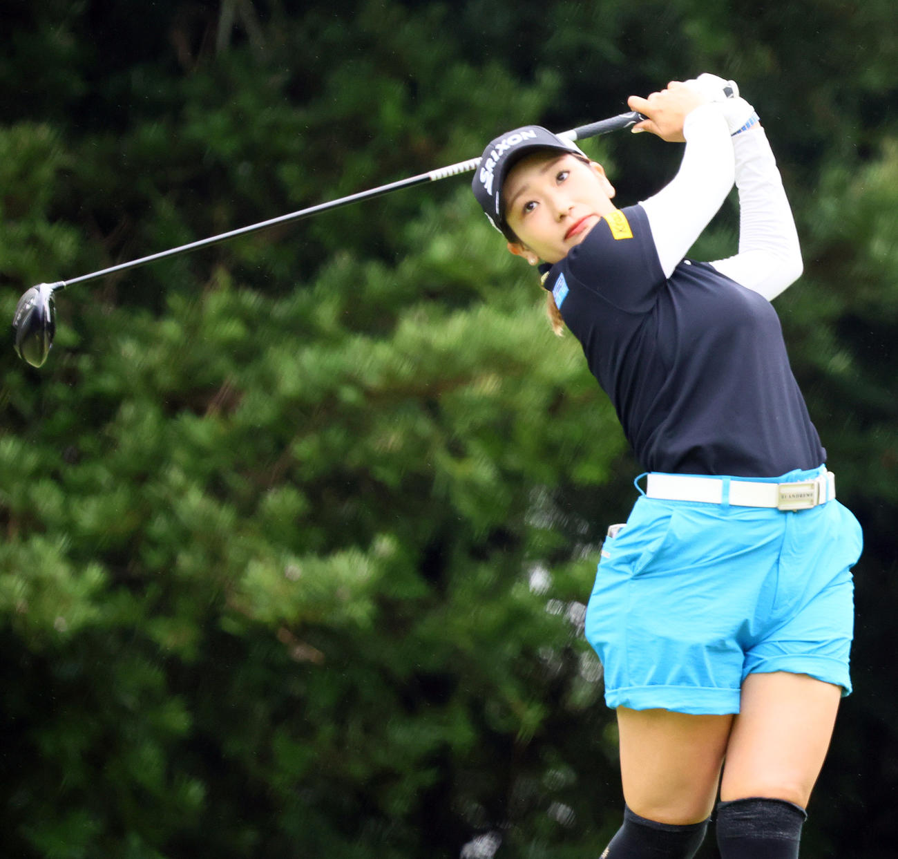 3番、ティーショットを放つ安田彩（撮影・上山淳一）