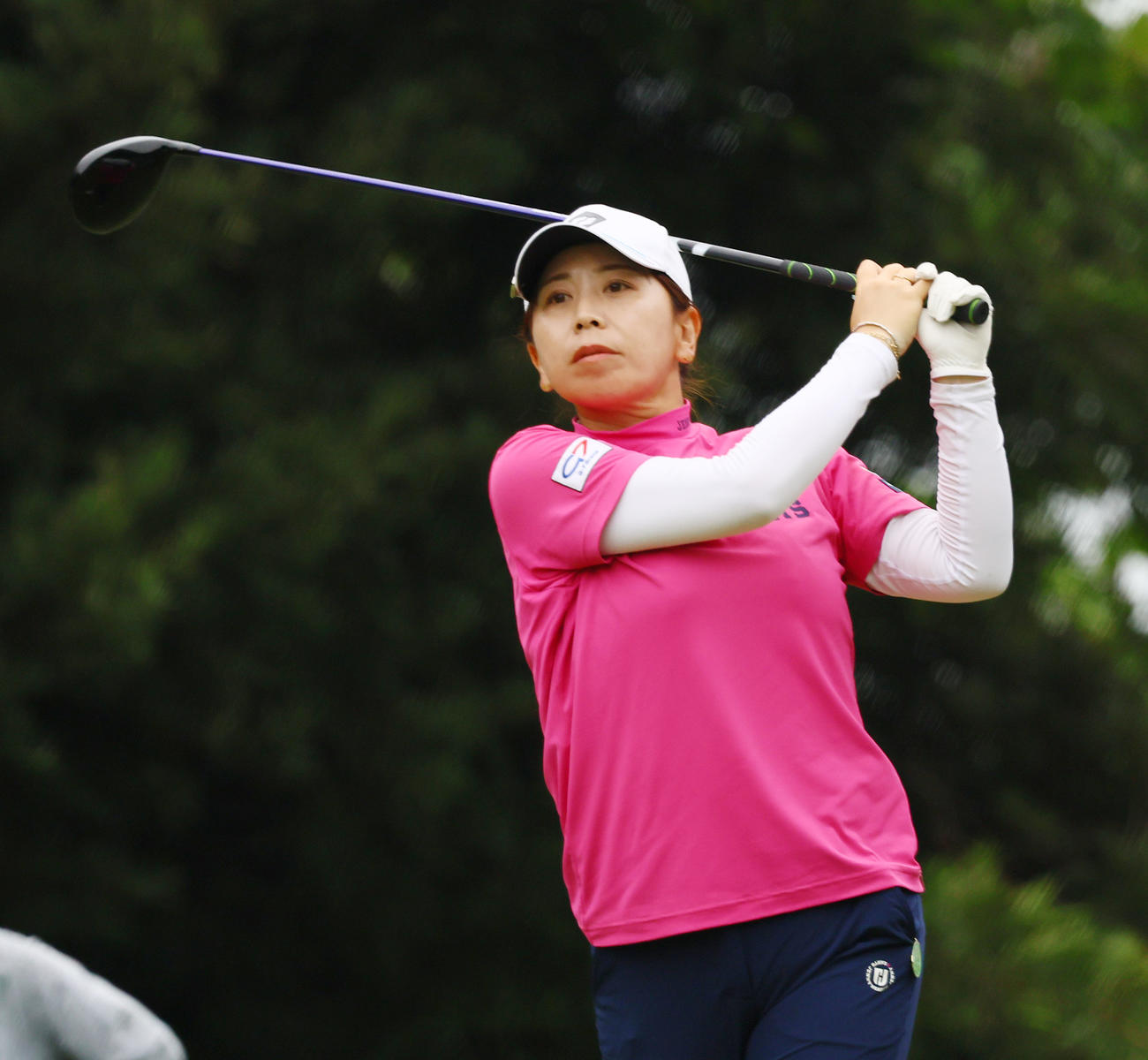 3番、ティーショットを放つ吉田弓美子（撮影・上山淳一）