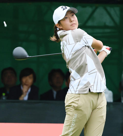 ドライビング女王コンテストで277．8ヤードを飛ばし優勝したアマチュアの後藤あい（撮影・上山淳一）