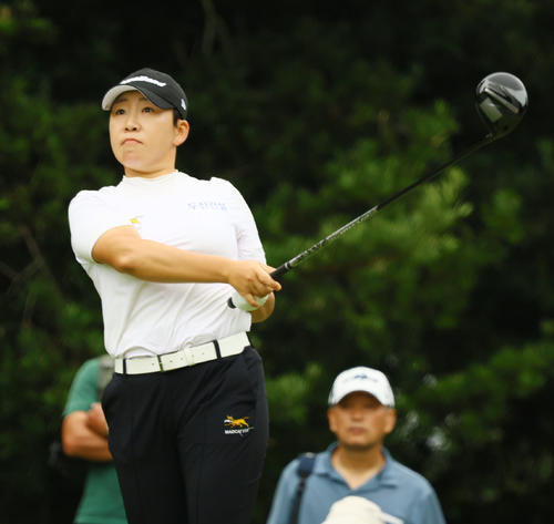 3番、ティーショットを放つ申ジエ（撮影・上山淳一）